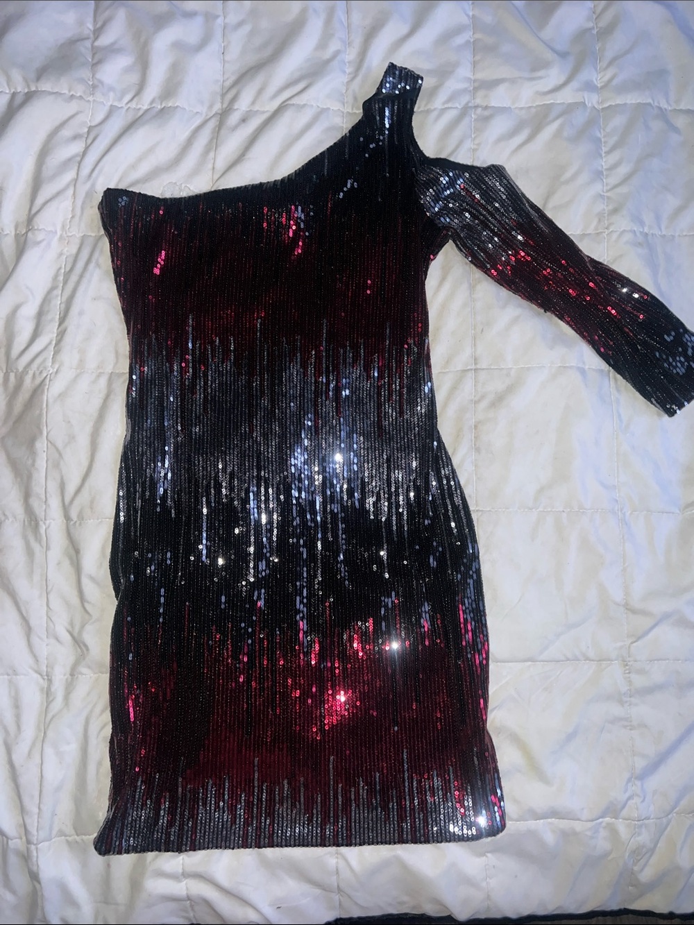 FREDRICKS OF HOLLYWOOD ONE SLEEVED SHINY SHORT COCKTAIL DRESS